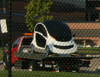 Illustration for article titled Peapod Electric Car Makes Us Smile Even While It May Eat People